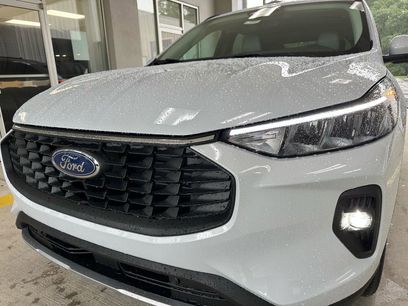 New 2025 Ford Escape SE