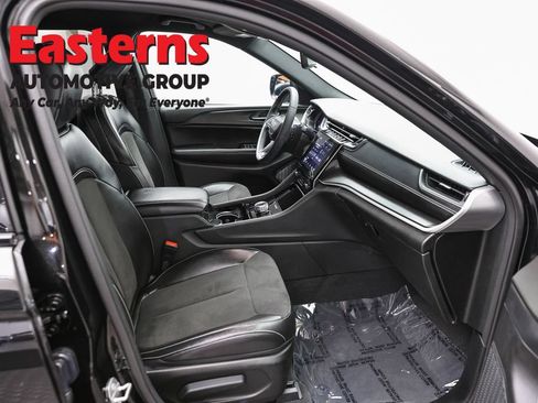 Used 2023 Jeep Grand Cherokee L Laredo AWD/4WD image 26