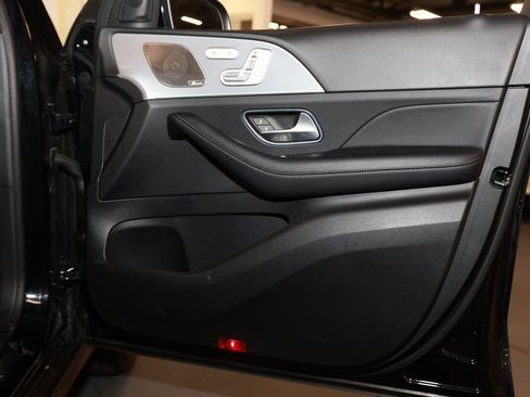 Used 2024 Mercedes-Benz GLS 450 4MATIC image 19