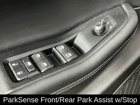 Used 2023 Jeep Grand Cherokee Limited w/ Luxury Tech Group II image 22