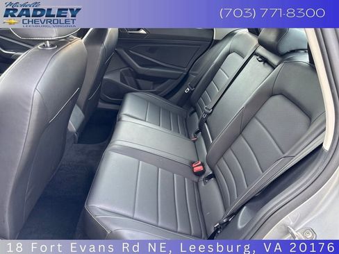Used 2024 Volkswagen Jetta SE FWD image 21