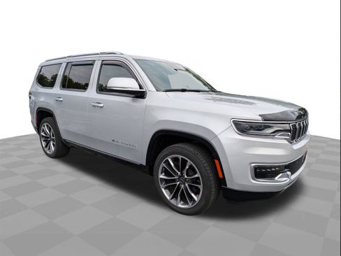 Used 2022 Jeep Wagoneer Series III w/ Premium Group I RWD image 2