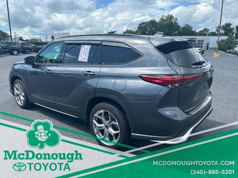 Used 2022 Toyota Highlander XSE AWD/4WD image 2
