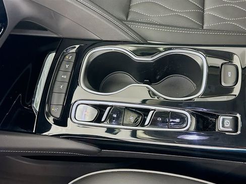 Used 2023 Buick Envision Avenir image 16