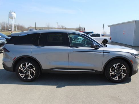 Used 2024 Lincoln Nautilus Premier w/ Equipment Group 102A image 7