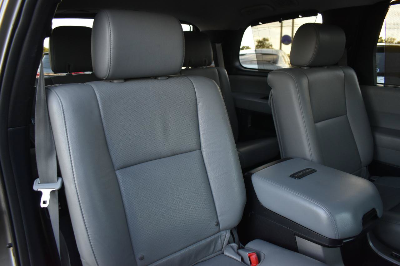 Used 2014 Toyota Sequoia Platinum RWD image 32