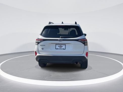 Used 2025 Subaru Forester Premium AWD/4WD image 6