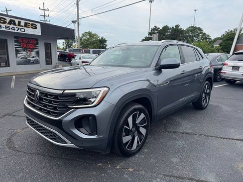 Used 2024 Volkswagen Atlas Cross Sport SE AWD/4WD image 2