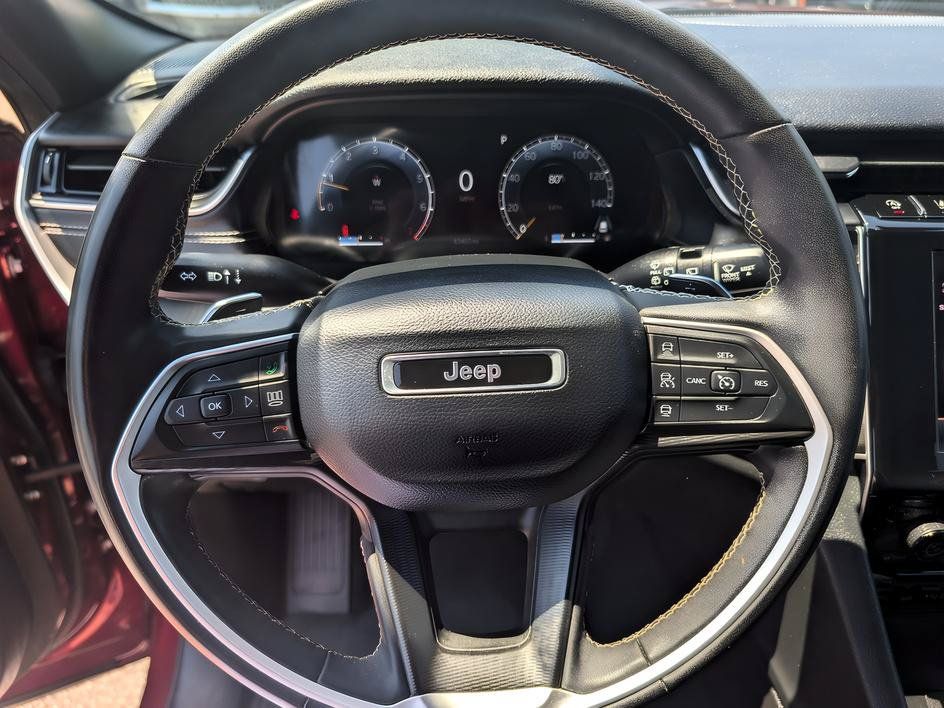 Used 2023 Jeep Grand Cherokee Altitude RWD image 18