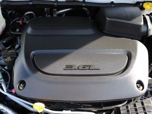 Used 2025 Chrysler Pacifica Limited FWD image 55