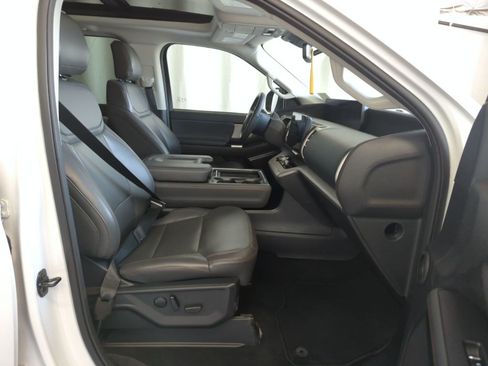 Used 2025 Ford Expedition Active AWD/4WD image 8