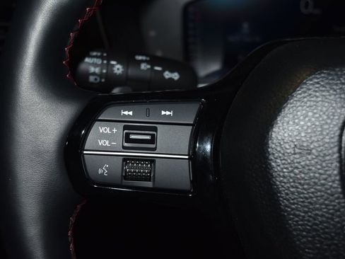 Used 2025 Honda Pilot Black Edition image 9