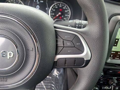 Used 2023 Jeep Renegade Latitude AWD/4WD image 18
