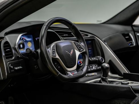 Used 2015 Chevrolet Corvette Z06 w/ 3LZ Preferred Equipment Group RWD image 57
