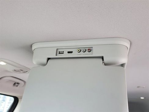 Used 2017 Chrysler Pacifica Touring image 10