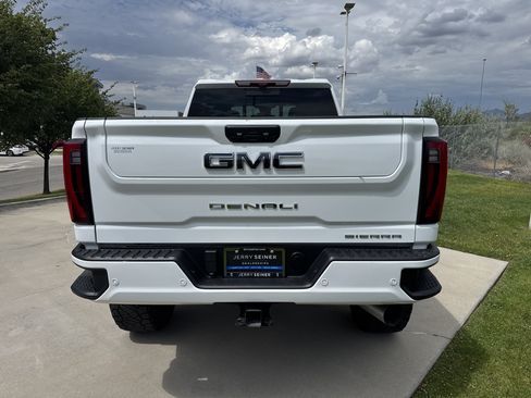 Used 2024 GMC Sierra 3500 Denali Ultimate AWD/4WD image 4