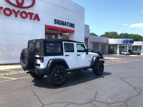 Used 2018 Jeep Wrangler Unlimited Sport S AWD/4WD image 2