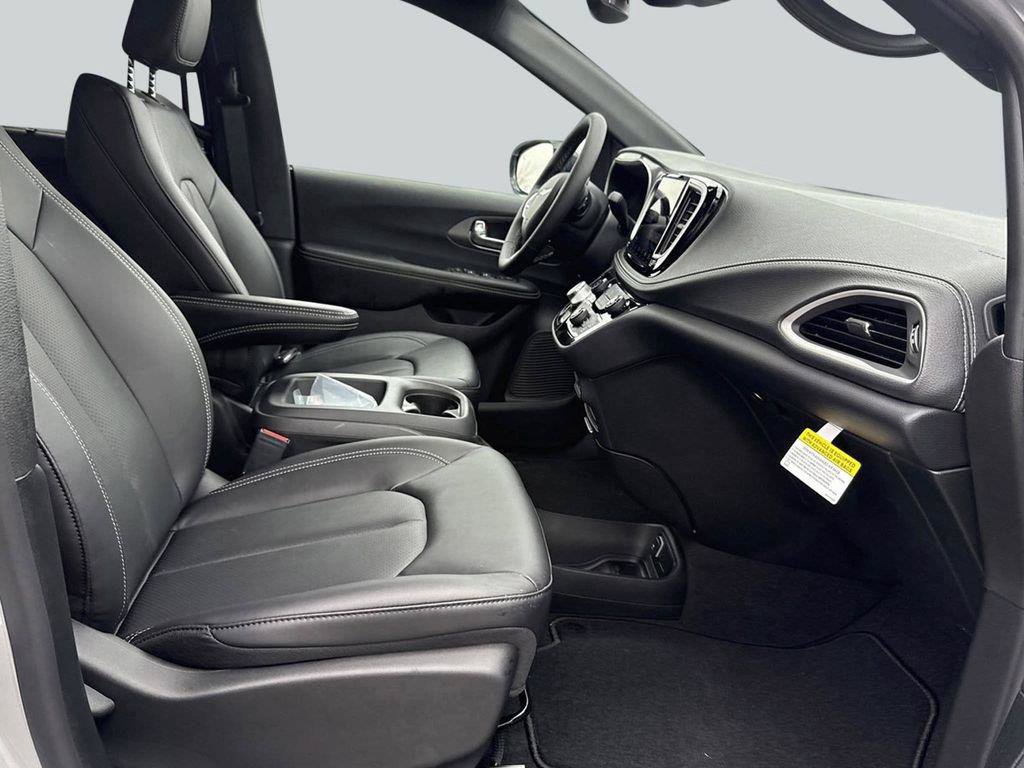 New 2026 Chrysler Pacifica Select FWD image 40