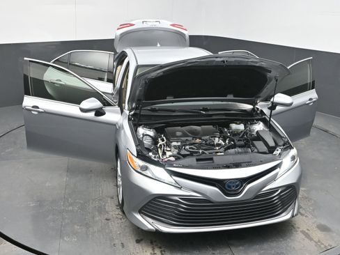 Used 2019 Toyota Camry XLE image 37