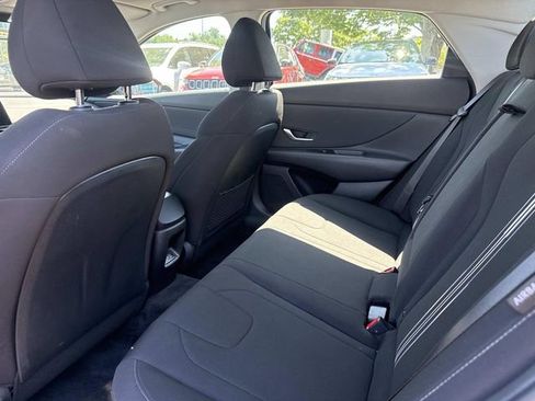Used 2025 Hyundai Elantra SEL FWD image 16