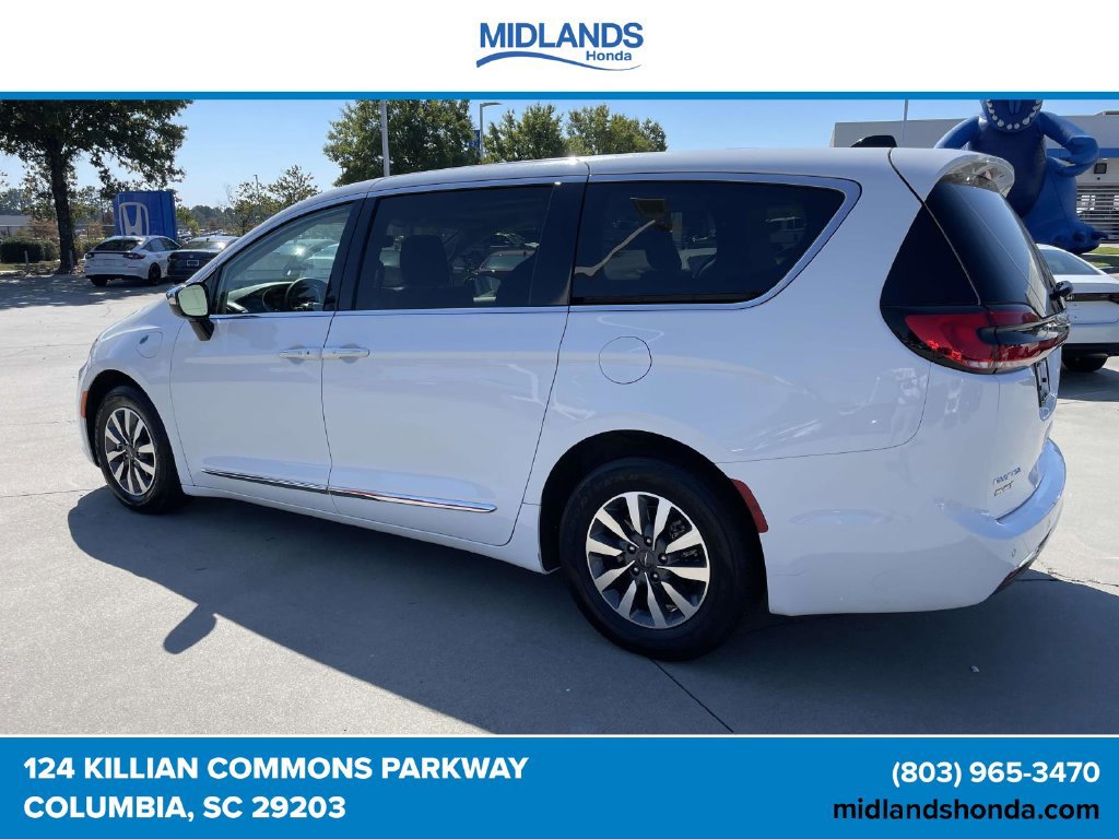 Used 2023 Chrysler Pacifica Limited FWD image 4