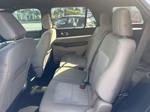 Used 2018 Ford Explorer FWD image 7