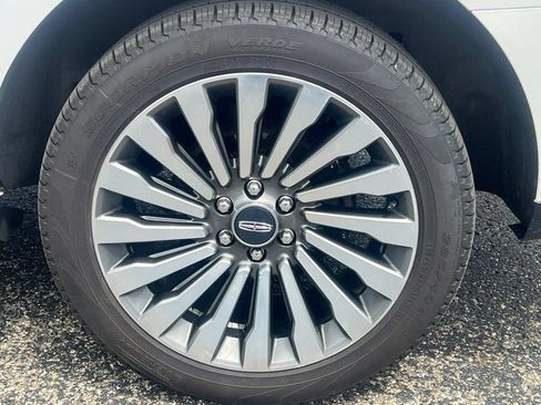 Used 2019 Lincoln Navigator Reserve AWD/4WD image 11