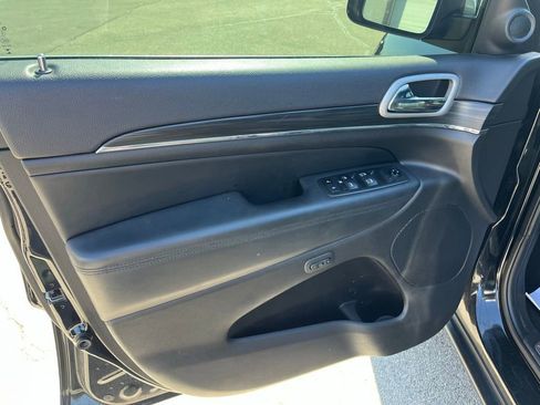 Used 2021 Jeep Grand Cherokee Limited image 10