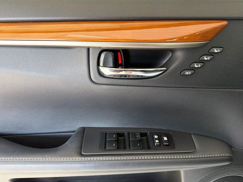 Used 2013 Lexus ES 300h w/ Luxury Pkg FWD image 12