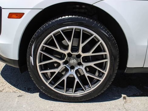 Used 2020 Porsche Macan AWD/4WD image 39