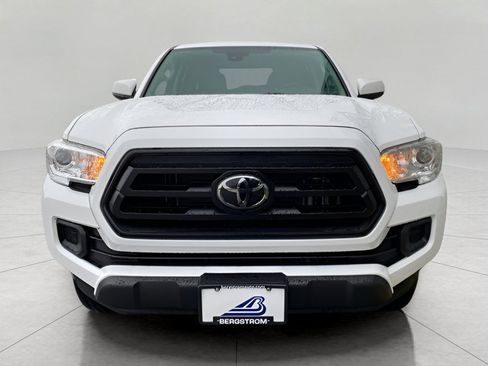 Used 2021 Toyota Tacoma TRD Off-Road image 2