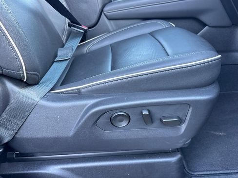 Used 2025 Chevrolet Suburban Premier image 25