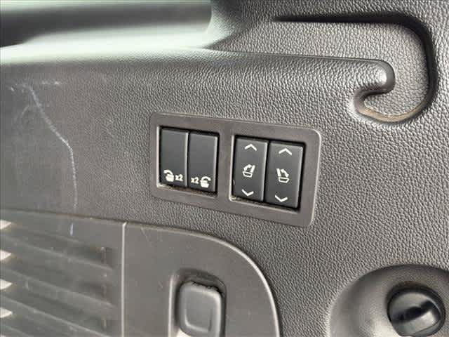 Used 2017 Chevrolet Suburban LT w/ Luxury Package AWD/4WD image 6