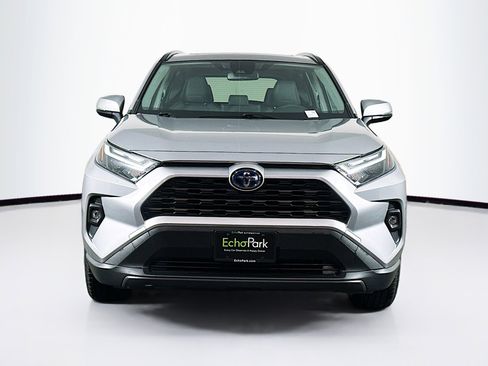 Used 2022 Toyota RAV4 XLE Premium image 2