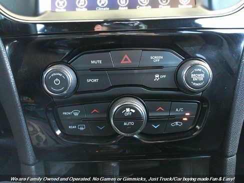 Used 2017 Chrysler 300 S image 40