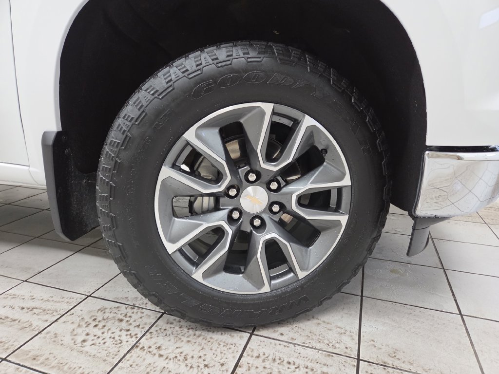 Used 2024 Chevrolet Silverado 1500 LT w/ Z71 Off-Road Package AWD/4WD image 8
