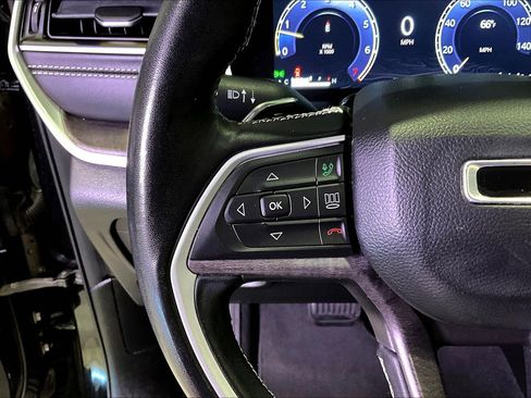 Used 2022 Jeep Grand Cherokee Limited image 11