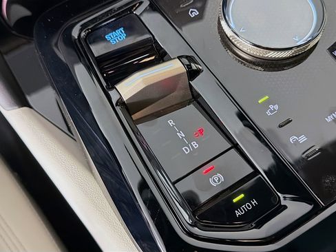 New 2026 BMW i5 eDrive40 AWD/4WD image 17