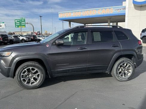 Used 2020 Jeep Cherokee Trailhawk image 2