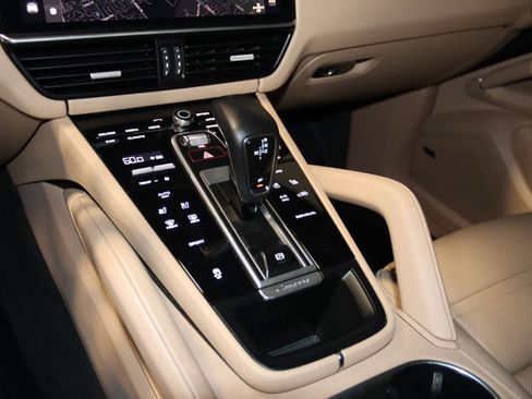 Used 2022 Porsche Cayenne Platinum Edition AWD/4WD image 45