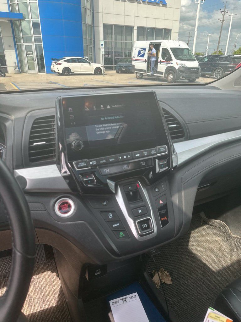 Used 2024 Honda Odyssey EX-L image 12