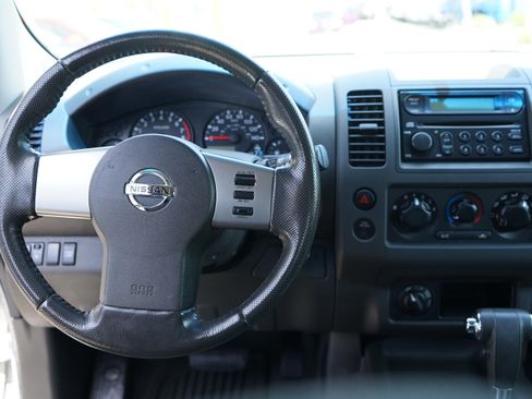 Used 2007 Nissan Frontier SE w/ SE Value Truck Pkg AWD/4WD image 12