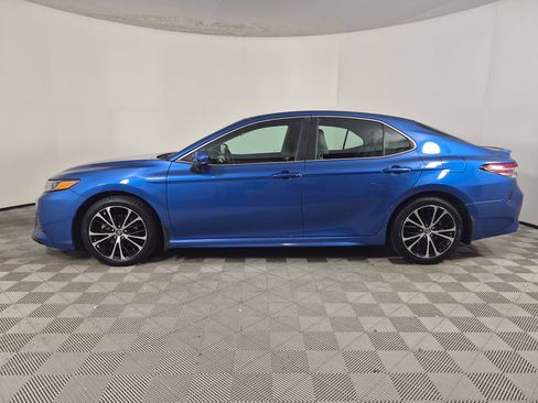 Used 2018 Toyota Camry SE FWD image 6