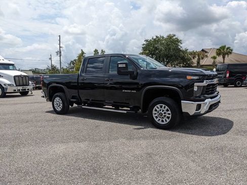 Used 2025 Chevrolet Silverado 2500 LT w/ Convenience Package AWD/4WD image 2