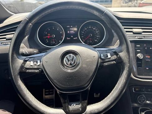 Used 2021 Volkswagen Tiguan SE FWD image 5