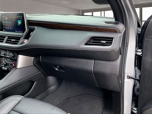 Used 2024 Chevrolet Suburban Premier image 27