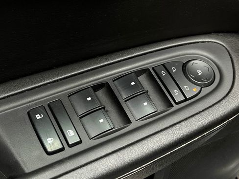 Used 2017 GMC Acadia Limited SLT AWD/4WD image 18