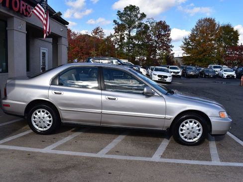 Used 1996 Honda Accord EX image 6