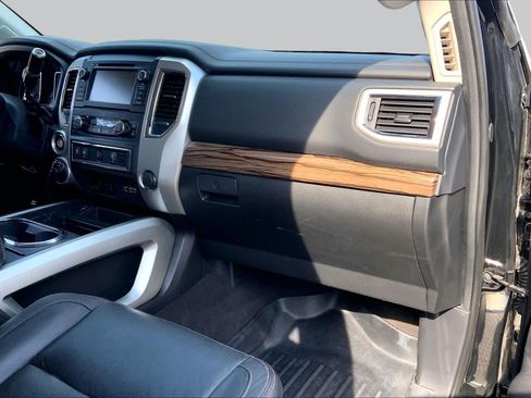 Used 2019 Nissan Titan SL w/ Chrome Package AWD/4WD image 19