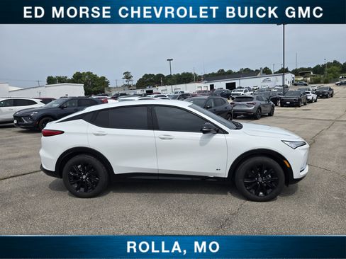 Certified 2025 Buick Envista Sport Touring FWD image 2